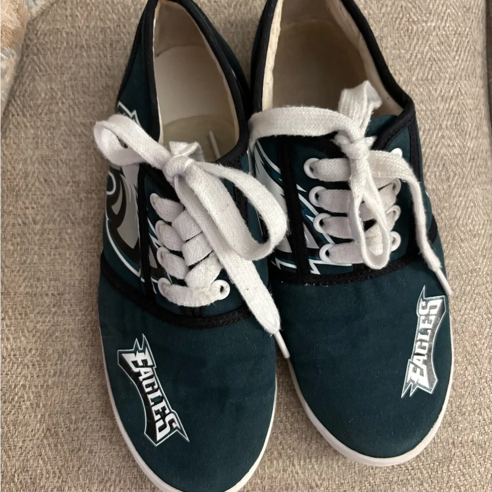 Woman’s Philadelphia Eagles Canvas Lace-Up Sneakers in Dark Green Sz 7.5